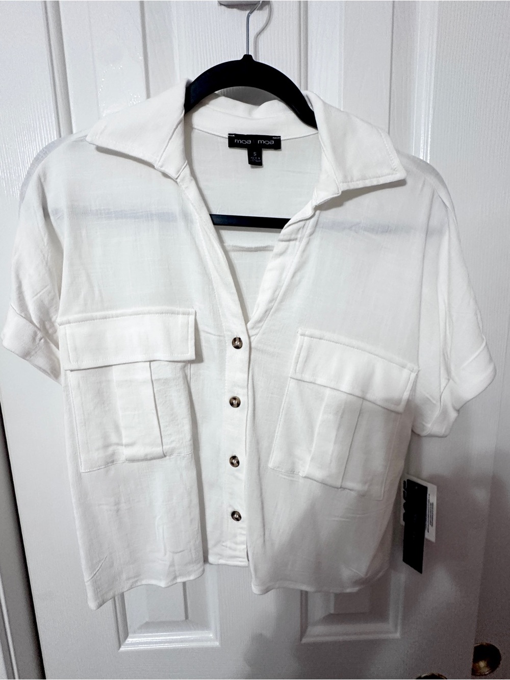 Moa Moa White Short-Sleeve Button Front Shirt with Chest Pockets